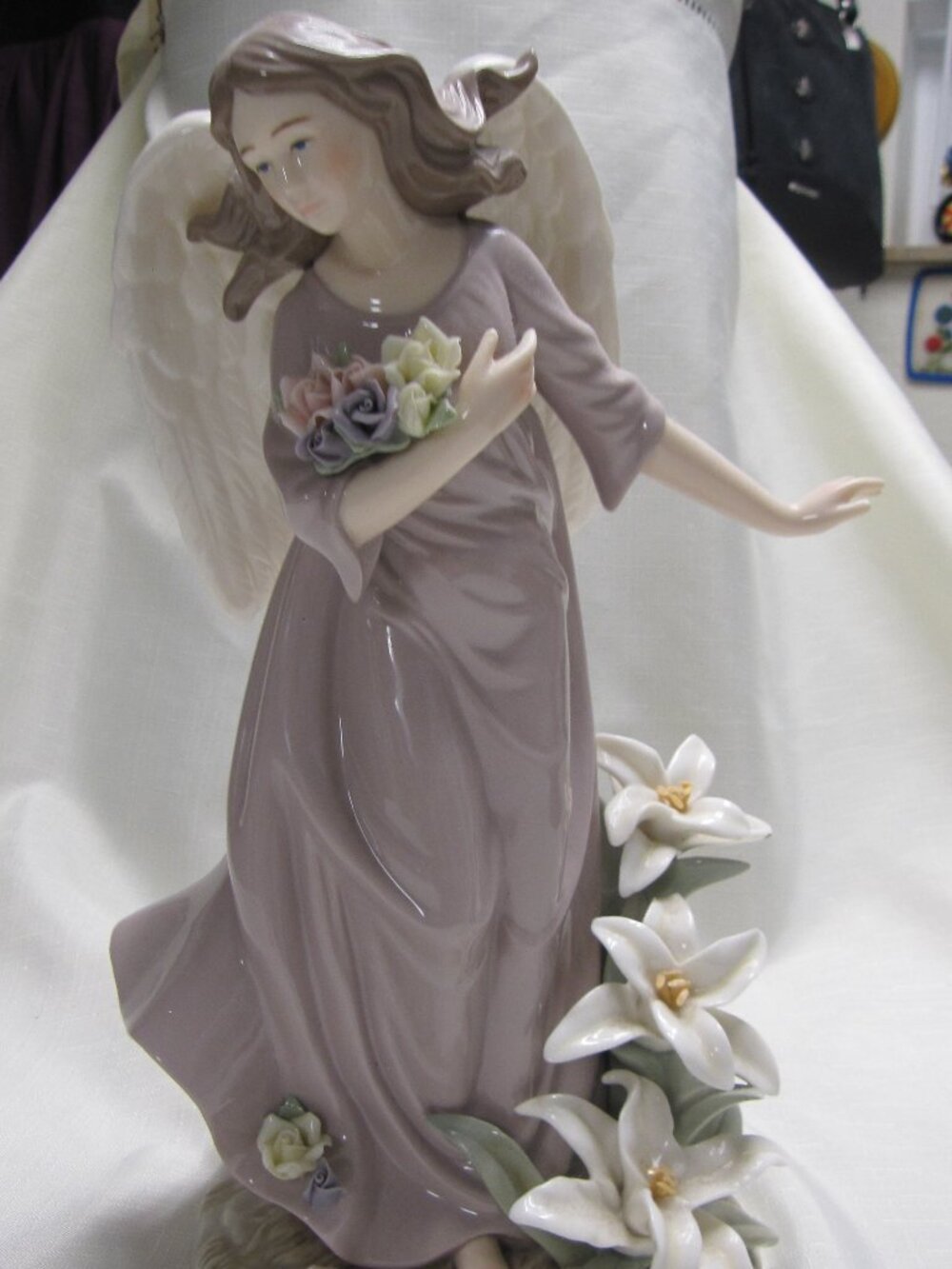 Grandeur Noel 2003 Collector's Edition Porcelain Angel.